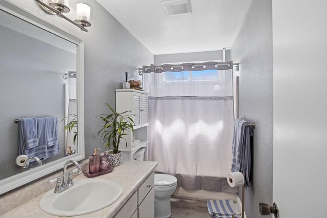 5918 Secretariat Ct, Riverbank, CA 95367