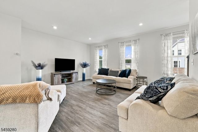 14 Clausen Ct, Mount Olive Twp., NJ 07828