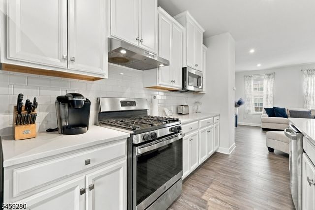 14 Clausen Ct, Mount Olive Twp., NJ 07828
