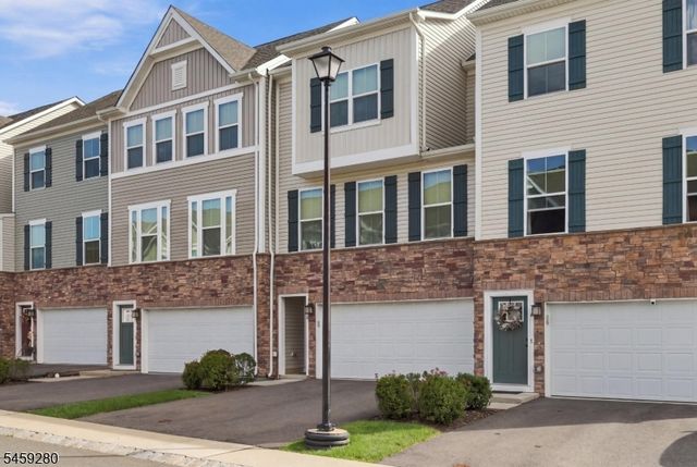 14 Clausen Ct, Mount Olive Twp., NJ 07828