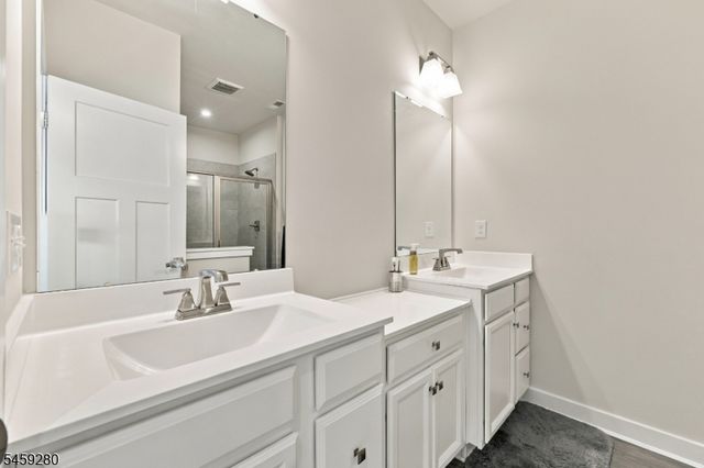 14 Clausen Ct, Mount Olive Twp., NJ 07828