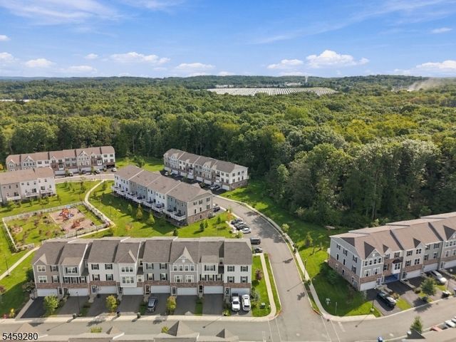 14 Clausen Ct, Mount Olive Twp., NJ 07828