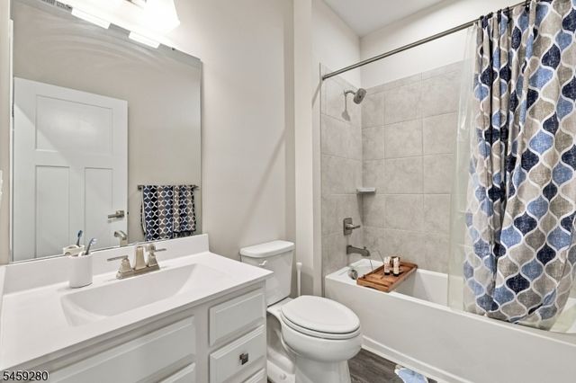 14 Clausen Ct, Mount Olive Twp., NJ 07828