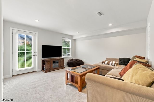 14 Clausen Ct, Mount Olive Twp., NJ 07828