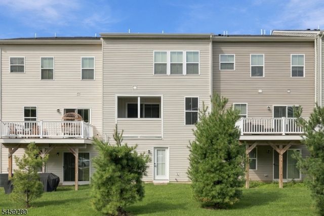 14 Clausen Ct, Mount Olive Twp., NJ 07828