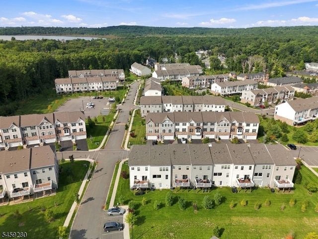 14 Clausen Ct, Mount Olive Twp., NJ 07828