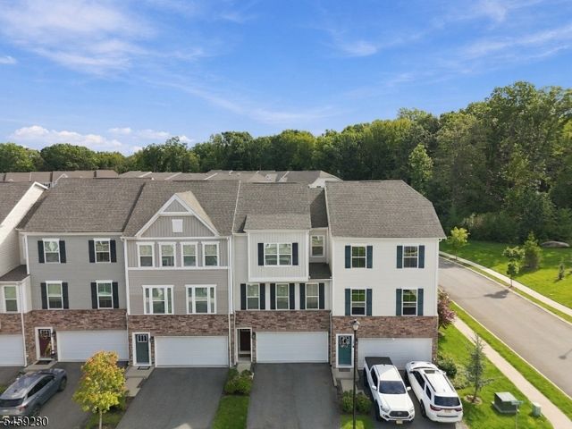 14 Clausen Ct, Mount Olive Twp., NJ 07828