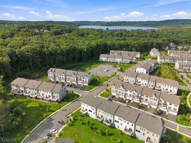 14 Clausen Ct, Mount Olive Twp., NJ 07828
