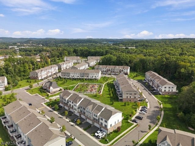 14 Clausen Ct, Mount Olive Twp., NJ 07828
