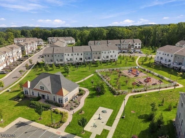 14 Clausen Ct, Mount Olive Twp., NJ 07828