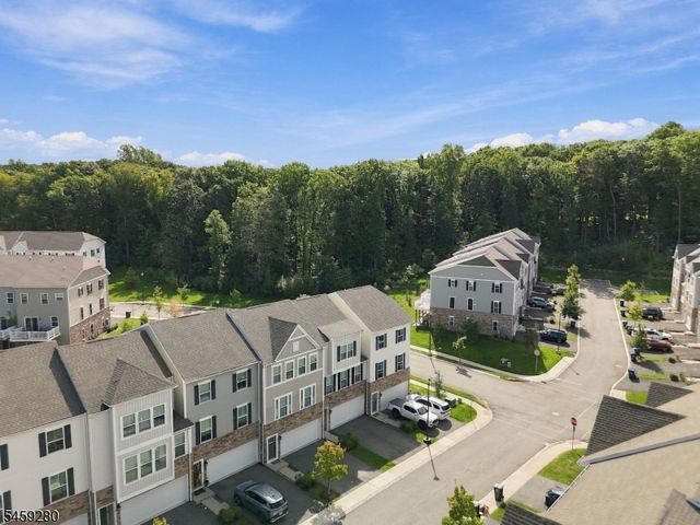 14 Clausen Ct, Mount Olive Twp., NJ 07828