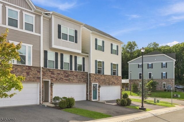 14 Clausen Ct, Mount Olive Twp., NJ 07828