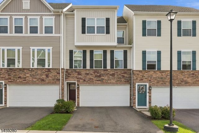 14 Clausen Ct, Mount Olive Twp., NJ 07828
