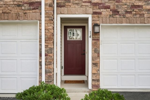 14 Clausen Ct, Mount Olive Twp., NJ 07828