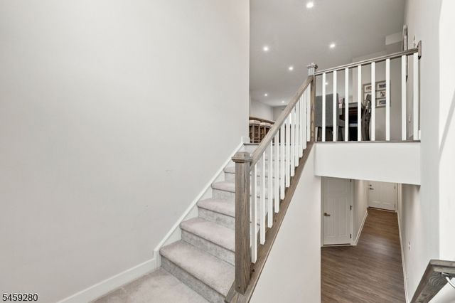 14 Clausen Ct, Mount Olive Twp., NJ 07828