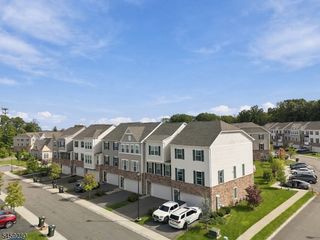 14 Clausen Ct, Mount Olive Twp., NJ 07828
