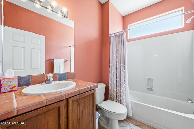 2025 W Amblemorn Drive, Green Valley, AZ 85622