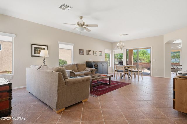 2025 W Amblemorn Drive, Green Valley, AZ 85622