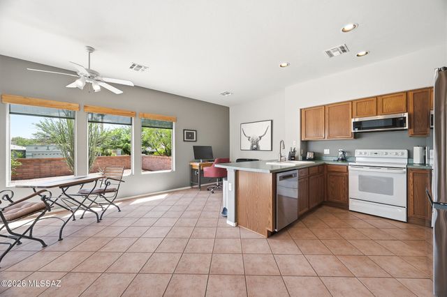 2025 W Amblemorn Drive, Green Valley, AZ 85622