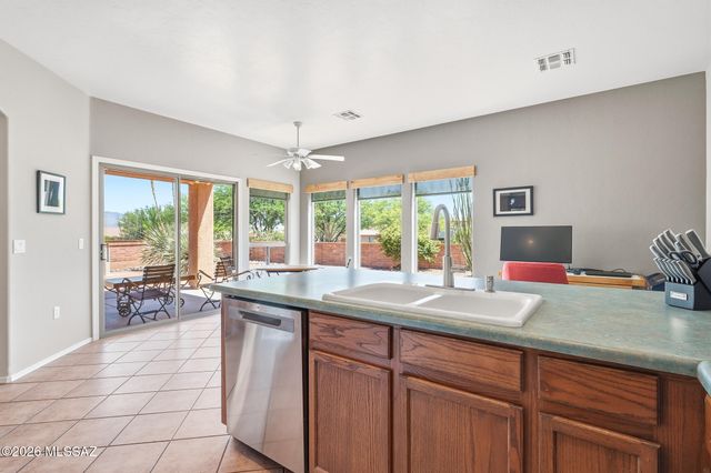 2025 W Amblemorn Drive, Green Valley, AZ 85622