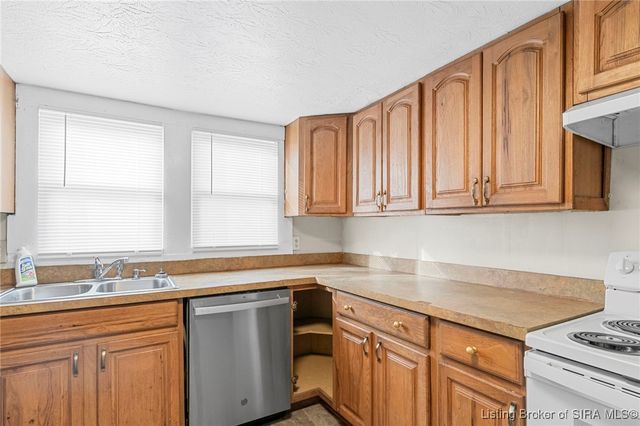 138 Blunt Avenue, Austin, IN 47102