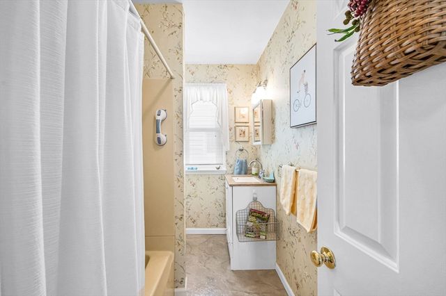 162 Hubbard St, Ludlow, MA 01056