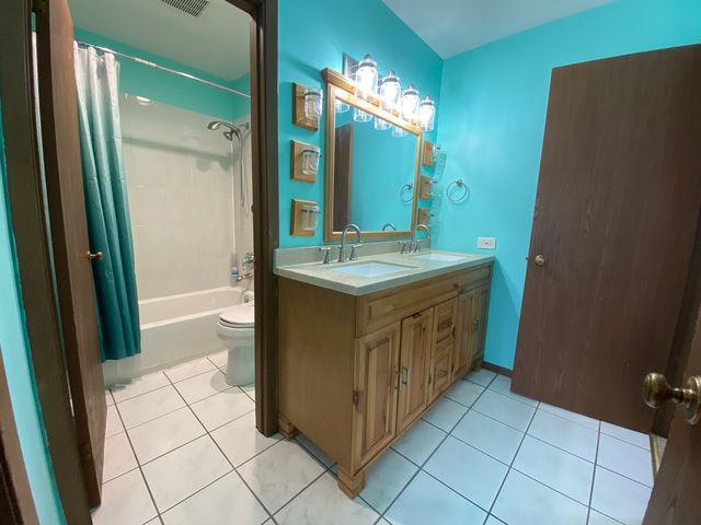 246 Tamarack Drive, Bloomingdale, IL 60108