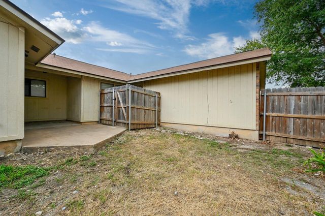 2008 Old West PL B, Round Rock, TX 78681