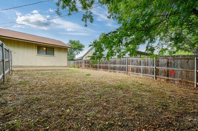 2008 Old West PL B, Round Rock, TX 78681