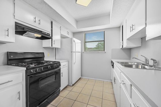 2008 Old West PL B, Round Rock, TX 78681