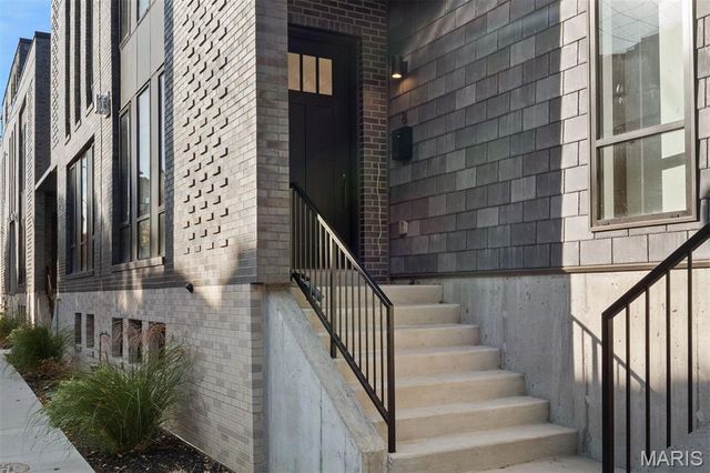 215 N Sarah Street 8, St Louis, MO 63108