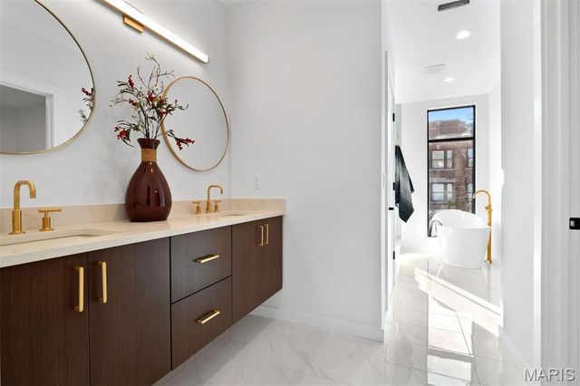 215 N Sarah Street 8, St Louis, MO 63108