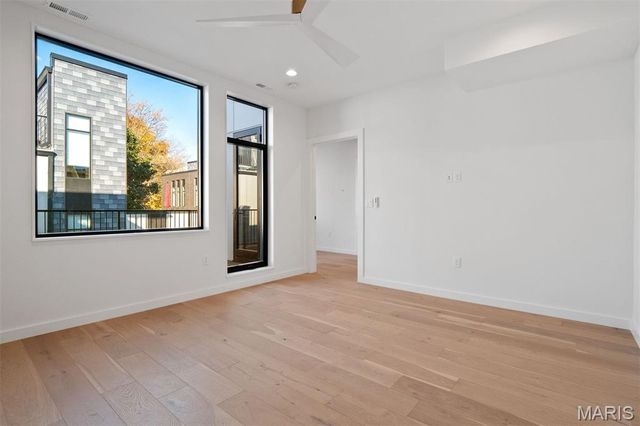 215 N Sarah Street 8, St Louis, MO 63108