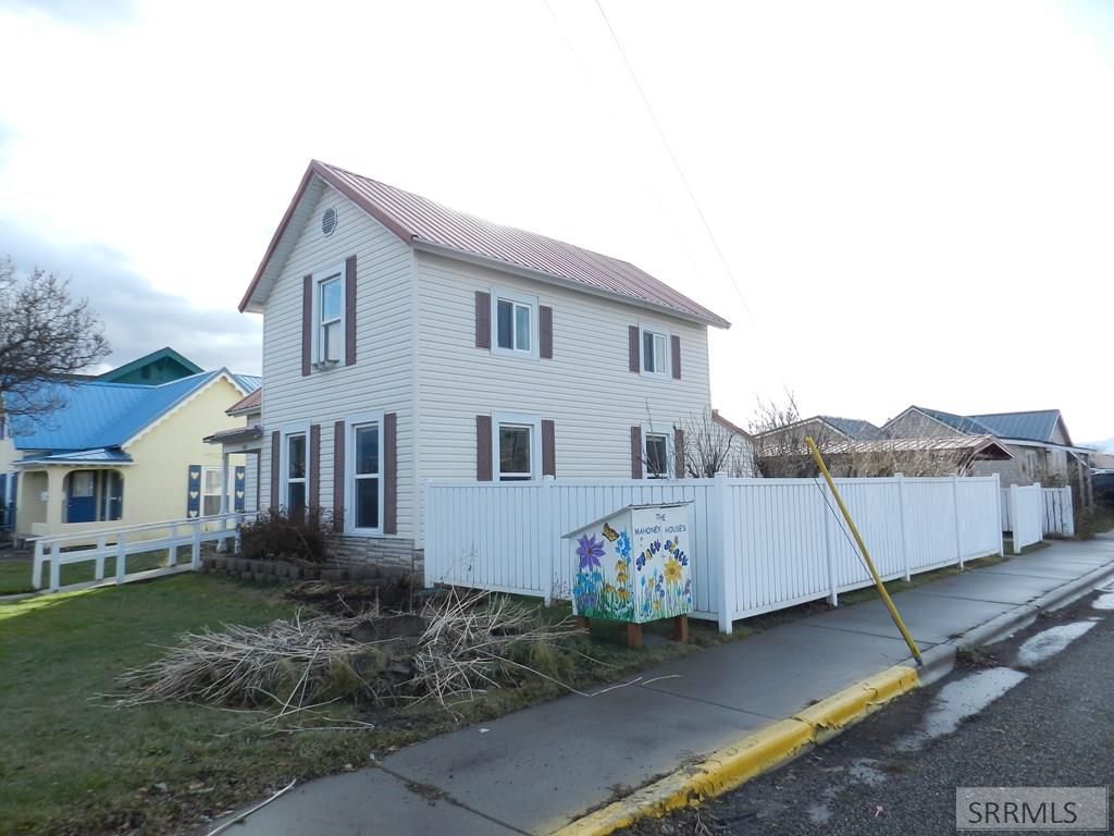 Image 5 of property listing at 901 Main Street, Salmon, ID 83467