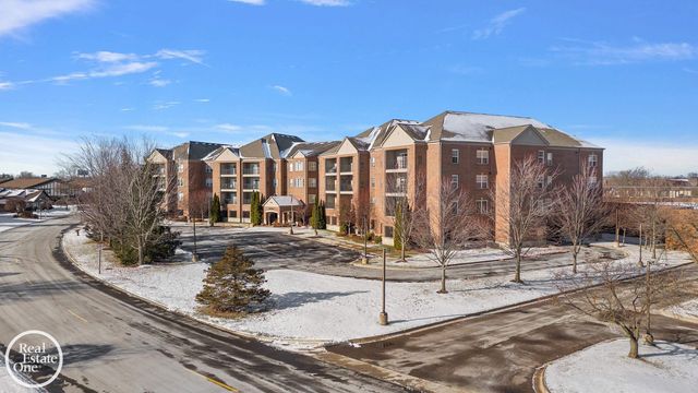 2118 Country Club Drive, St Clair Shores, MI 48082