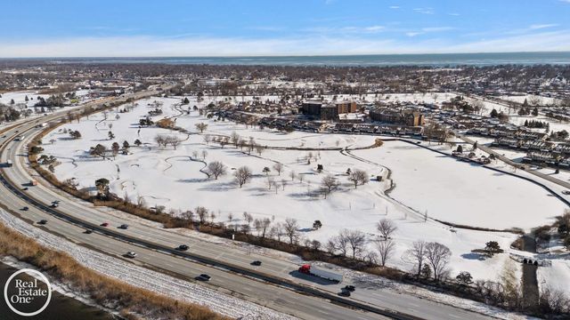 2118 Country Club Drive, St Clair Shores, MI 48082