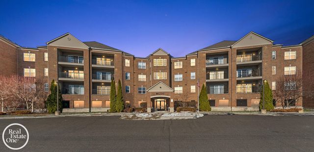 2118 Country Club Drive, St Clair Shores, MI 48082