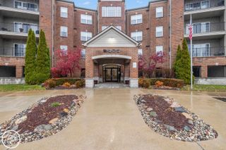 2118 Country Club Drive, St Clair Shores, MI 48082