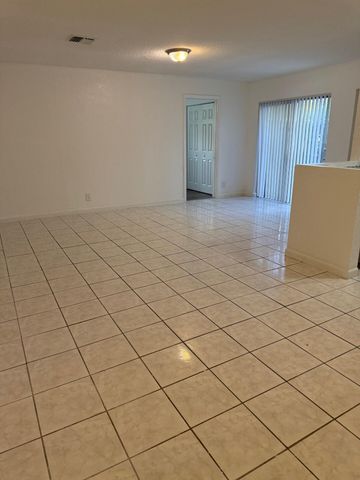 1 Crossings Circle W C, Boynton Beach, FL 33435