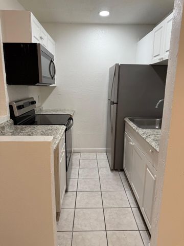 1 Crossings Circle W C, Boynton Beach, FL 33435