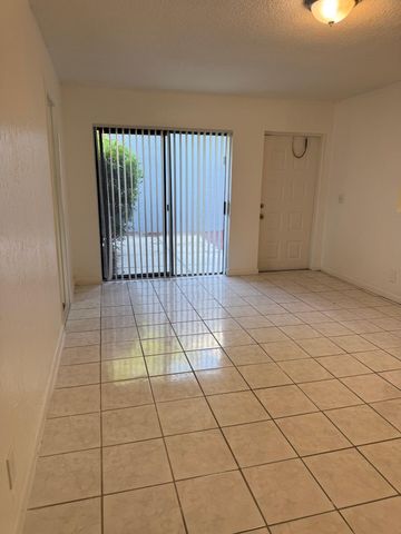 1 Crossings Circle W C, Boynton Beach, FL 33435