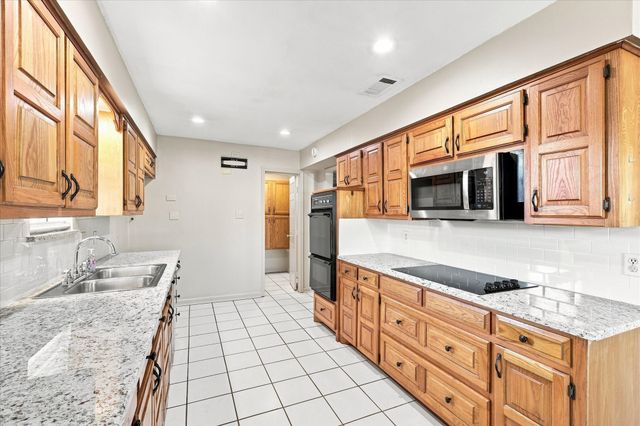 1903 Big Sky Drive, Lewisville, TX 75077