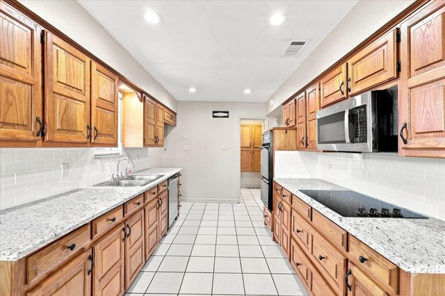 1903 Big Sky Drive, Lewisville, TX 75077