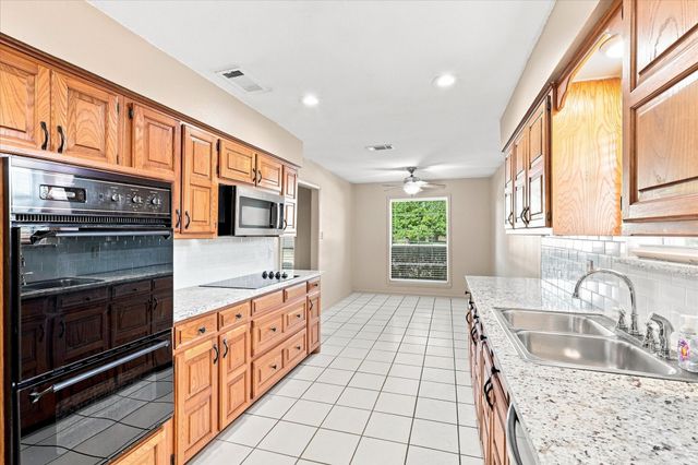1903 Big Sky Drive, Lewisville, TX 75077
