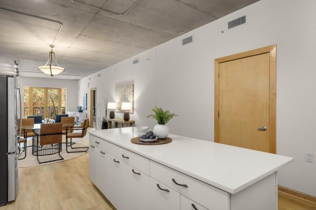 212 N 1st Street 202, Minneapolis, MN 55401