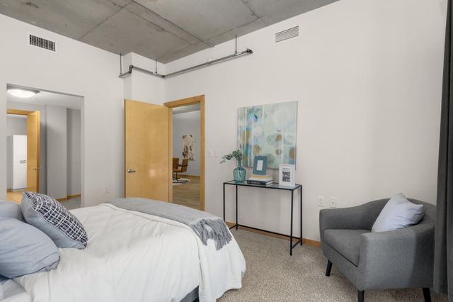 212 N 1st Street 202, Minneapolis, MN 55401