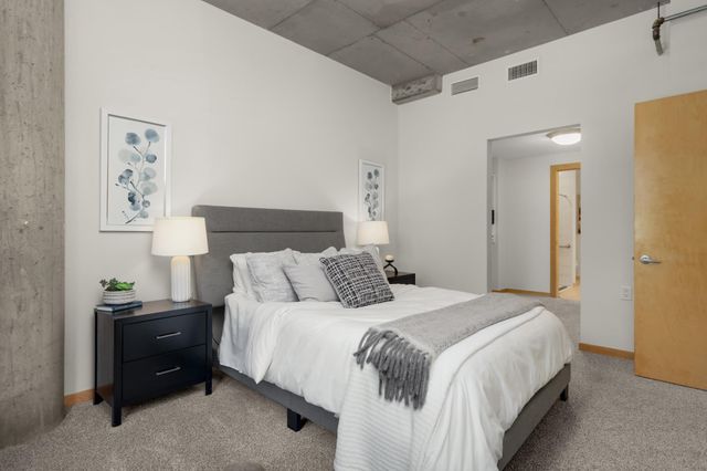 212 N 1st Street 202, Minneapolis, MN 55401