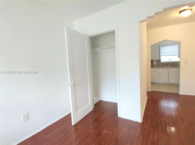 1565 SW 6th St, Miami, FL 33135