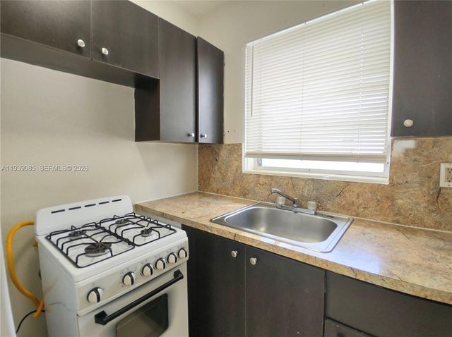 1565 SW 6th St, Miami, FL 33135