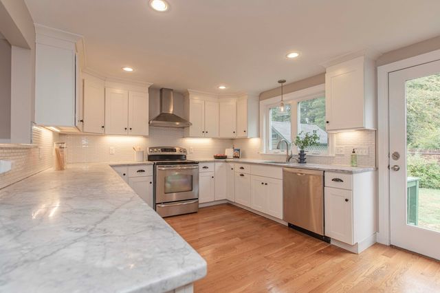 16 Norfolk Place, Sharon, MA 02067